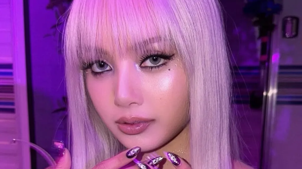 BLACKPINK's Lisa releases dance performance video for BLACKPINK's Lisa releases dance performance video for SaWaDiKa (2)