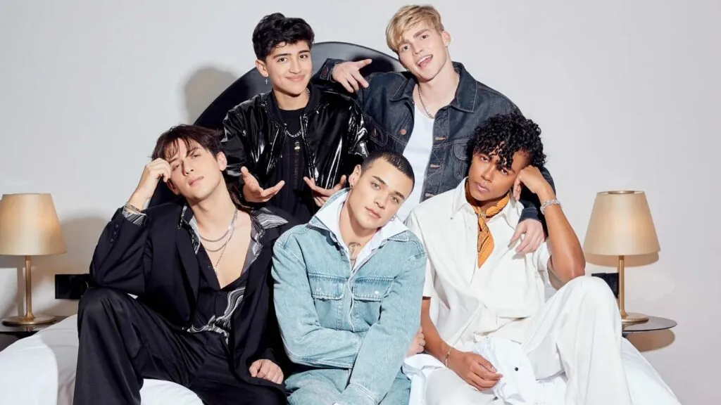 HYBE’s Santos Bravos wins two awards at 2026 Premios Juventud HYBE’s Santos Bravos wins two awards at 2026 Premios Juventud
