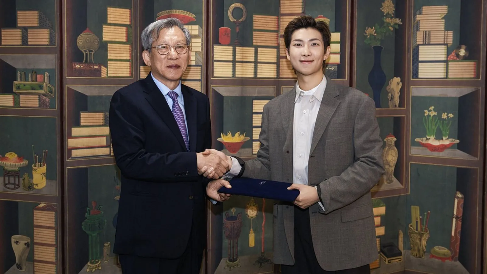 BTS' RM makes 100 million won donation to the National Museum of Korea BTS' RM makes 100 million won donation to the National Museum of Korea