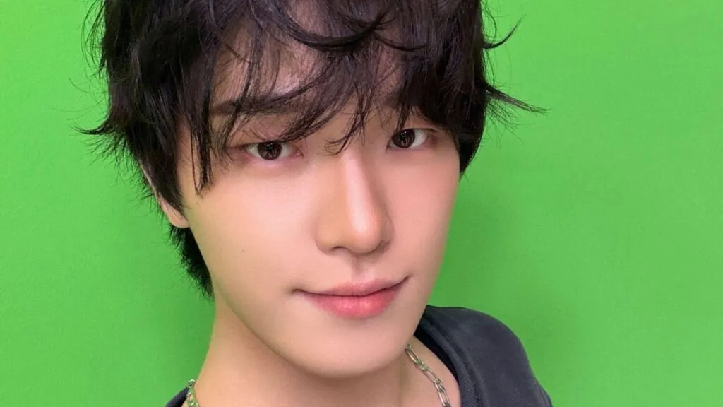 SEVENTEEN's Dino releases “LIKE IT” under his own name