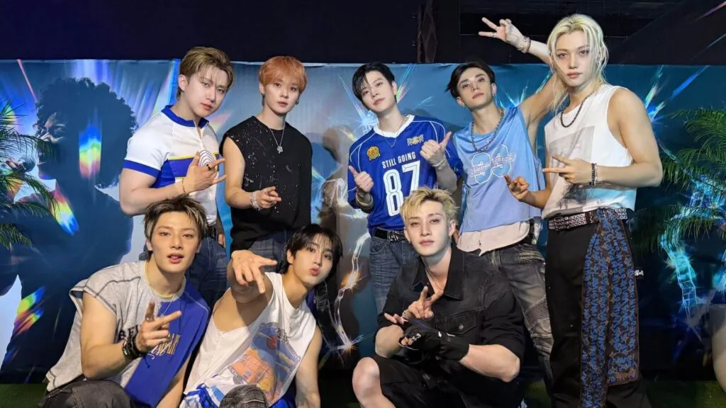 Stray Kids pay heartbreaking tribute to a late fan in Argentina Stray Kids pay heartbreaking tribute to a late fan in Argentina