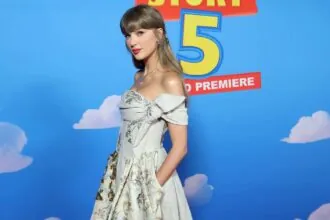 Taylor Swift returns to the CMA Awards after a decade following the success of Taylor Swift returns to the CMA Awards after a decade following the success of I Knew It, I Knew You