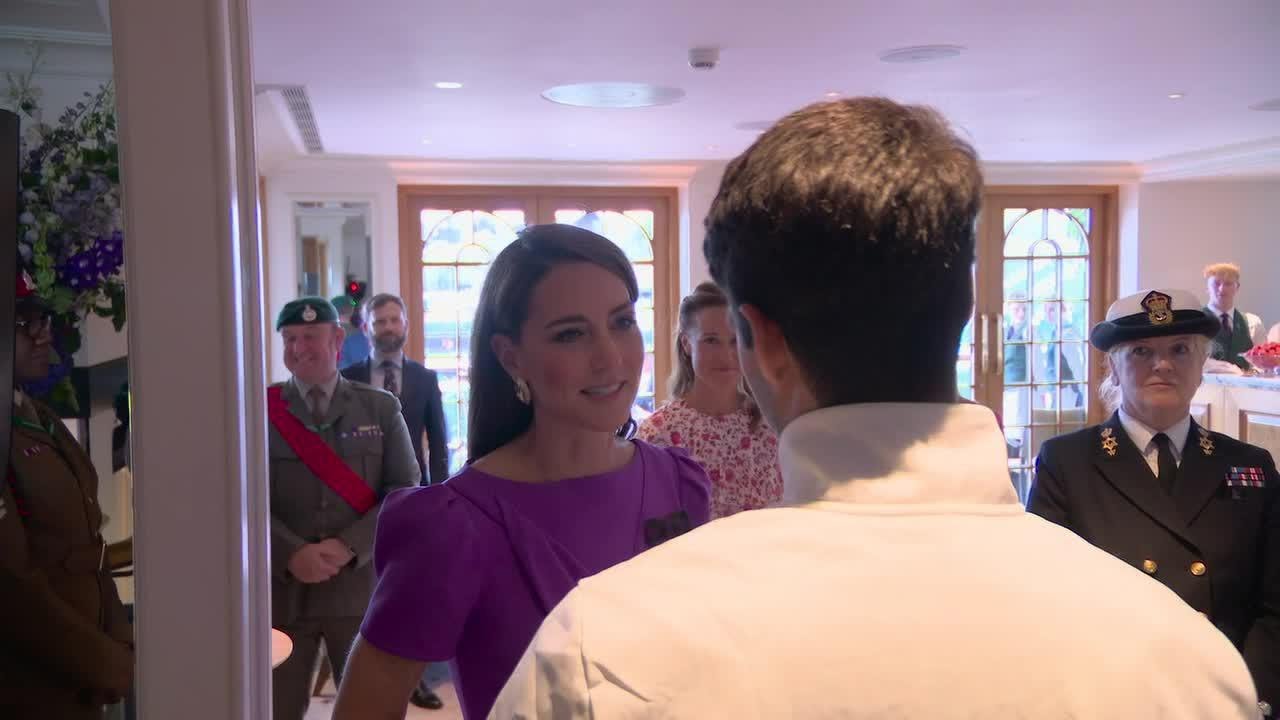 Kate Middleton congratulates Carlos Alcaraz after winning second Wimbledon championship 🇬🇧🏆
