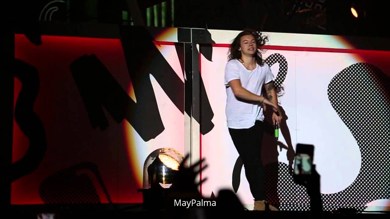 Harry Styles falling on stage Full HD - otra san diego [July 9, 2015]