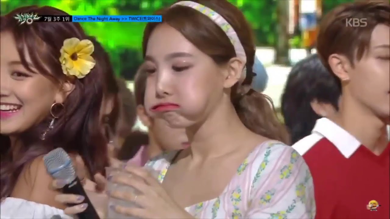 Nayeon putting to much ice in her mouth