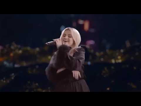 Selena Gomez & Marshmello - Wolves performance 2021 (Live at the  UEFA Champions League)