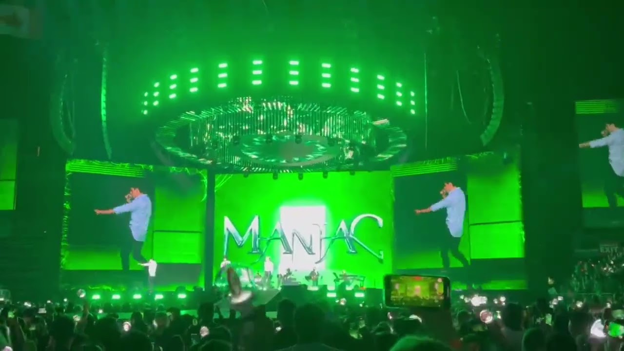 Stray Kids' Bang Chan sings Smell Like Teen Spirit by Nirvana during Maniac Tour in USA