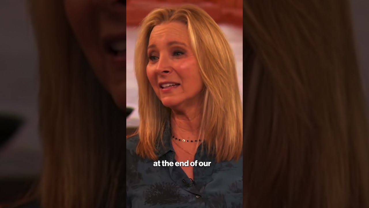 Lisa Kudrow "Recently" Found A Note Matthew Perry Left Her In A Prop From The 'Friends' Set #shorts