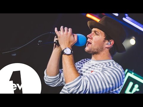 Niall Horan - Issues (Julia Michaels) in the BBC Radio 1 Live Lounge
