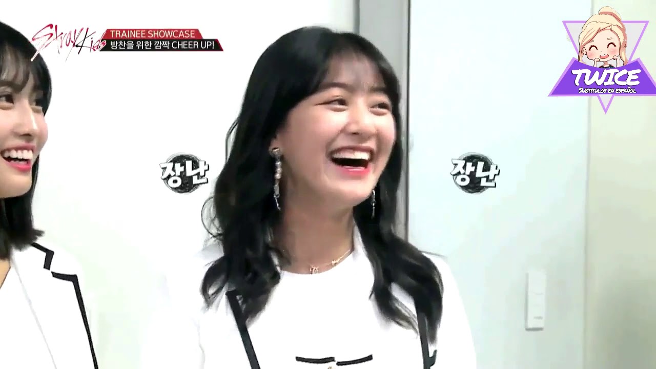 Stray Kids EP. 1 - TWICE animando a Bang Chan (Sub. español)