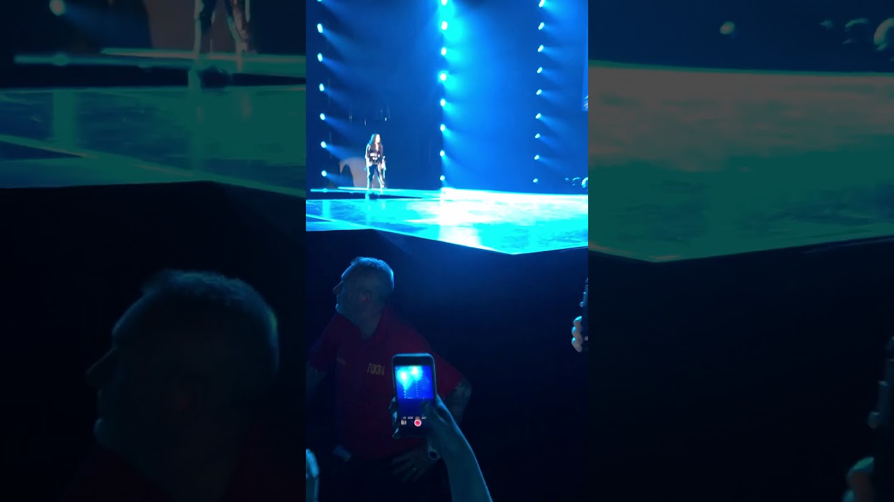 Demi Lovato solo first performance