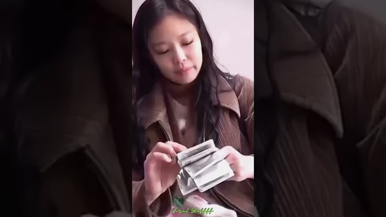 The way Jennie is Counting the money 😅😂 #blackpink #jennie #jennierubyjane
