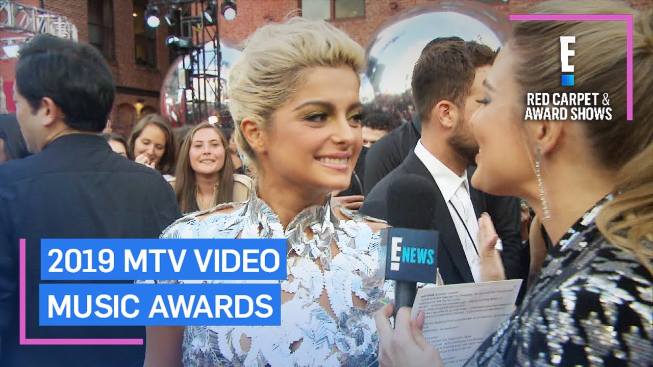 Bebe Rexha to Normani “You Better Slay This Mother F--king Show B*tch” | E! Red Carpet & Award Shows