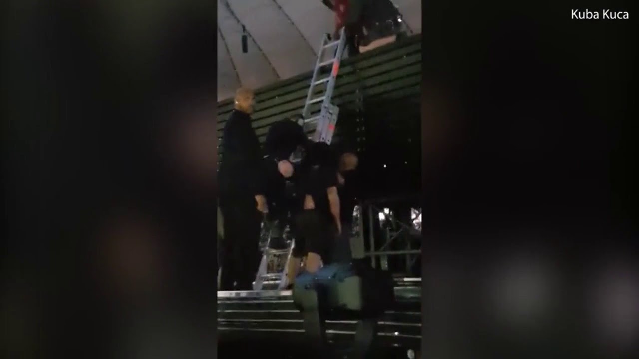Beyoncé gets stuck on flying stage at concert in Warsaw