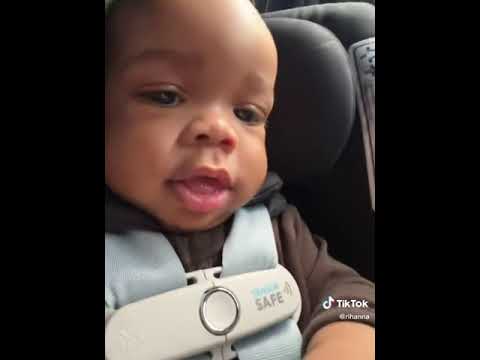 Rihanna shows her baby for the first time