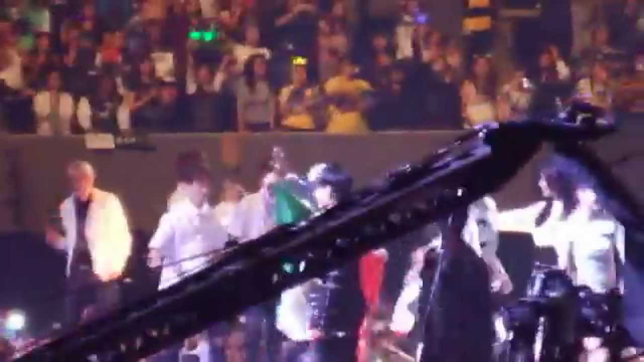 [141030] MusicBank Mexico- BTS [SUGA con la bandera de México]