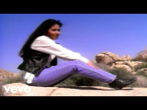 Selena - Amor Prohibido (Official Music Video)