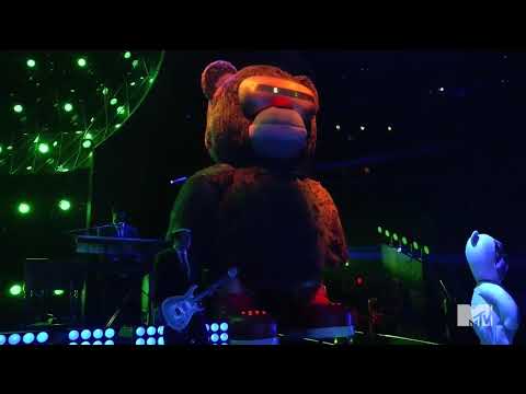 Miley Cyrus- We Can't Stop/Blurred Lines (Robin Thicke) {VMA 2013}