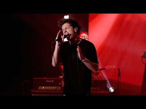 Charlie Puth Performs 'How Long'