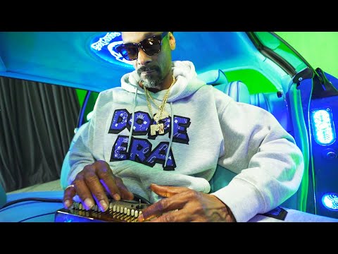 Snoop Dogg - Gang Signs (feat. Mozzy) [Official Music Video]