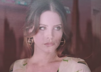 Lana del Rey en su vídeo de "White Mustang"