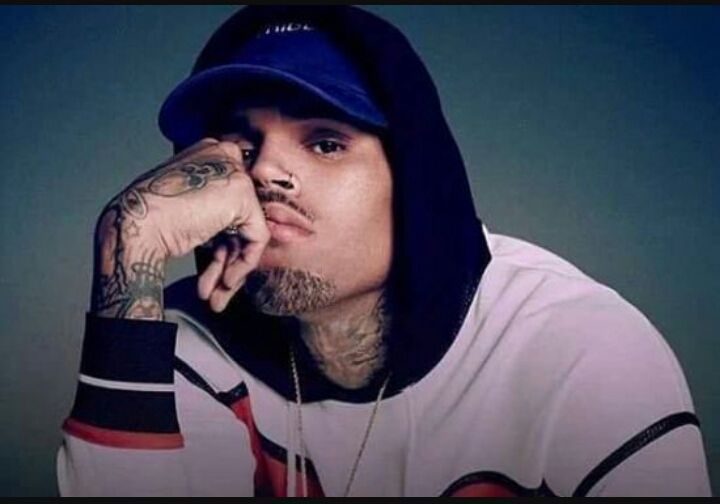 Chris Brown no acepta su primera semana de ventas