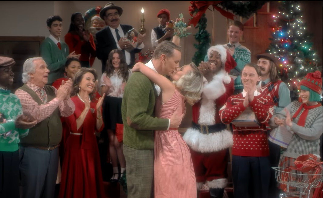 Kristen Bell, Dax Shepard & más en el vídeo "Santa's Coming For Us" de Sia