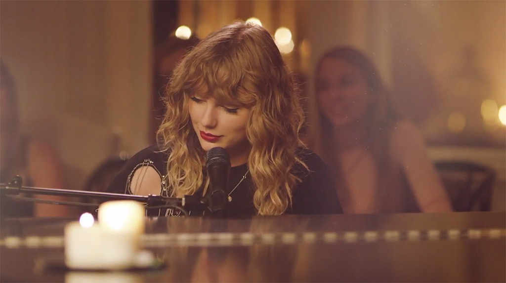Mira a Taylor Swift interpretar su nueva canción "New Year's Day"
