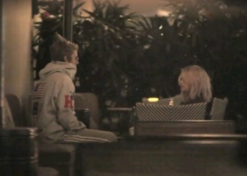 Selena Gomez y Justin Bieber fueron captados en hotel de Los Angeles (VíDEO)