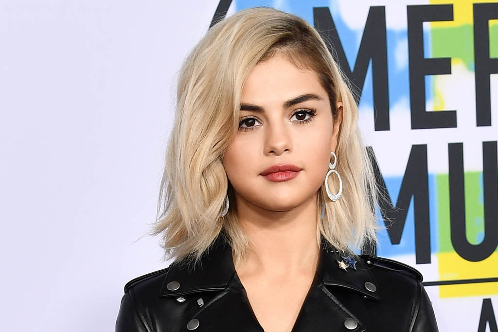 Selena Gomez's Blonde Hair: How to Style It Like a Pro - wide 5