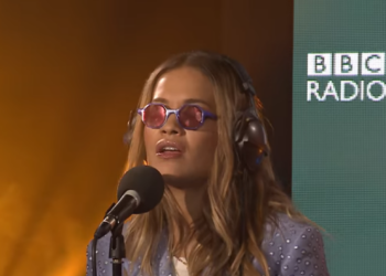 Rita Ora realiza increíble presentación en el Live Lounge