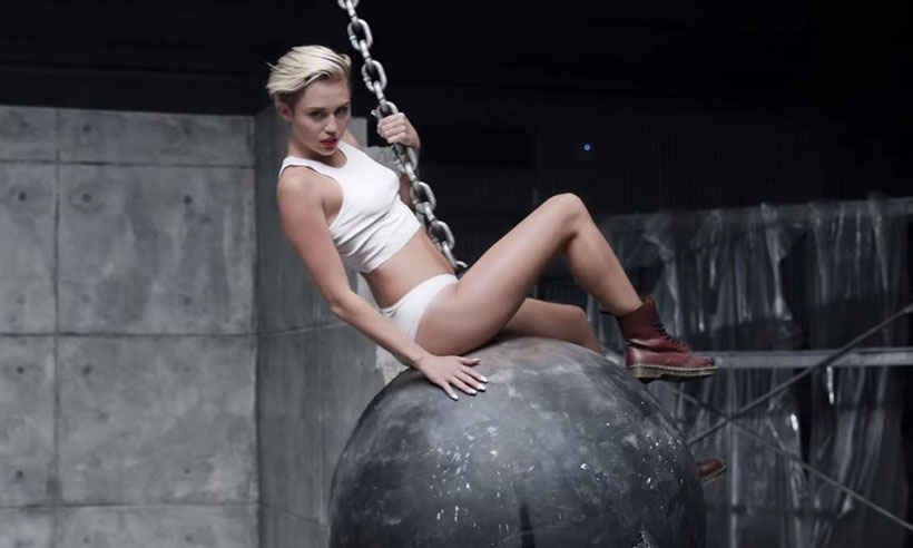 Miley Cyrus afirma que la cosa más vergonzosa que ha hecho forma parte del vídeo de "Wreking Ball"