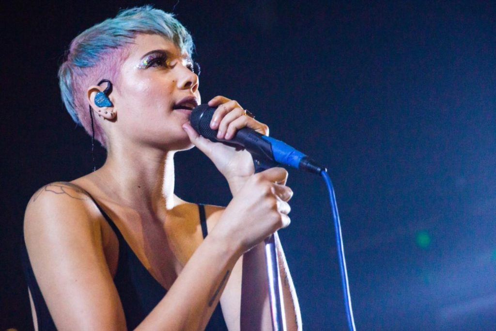 Halsey dio un discurso sobre el abuso sexual en la Marcha de las Mujeres