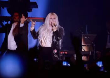 Kesha lanzó vídeo en vivo para su nuevo sencillo: "Woman"