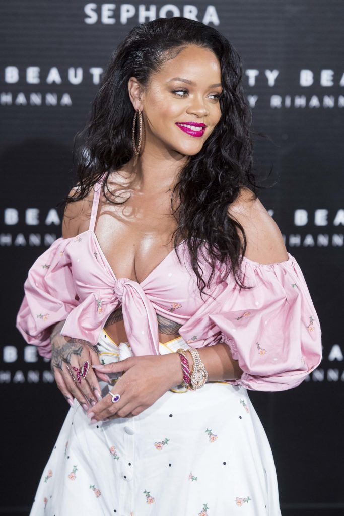 Rihanna logra pasar 104 semanas consecutivas en los charts de Billboard