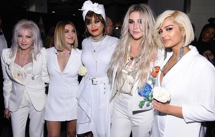 Kesha habla de las mujeres de la industria luego del comentario del presidente de los GRAMMYs