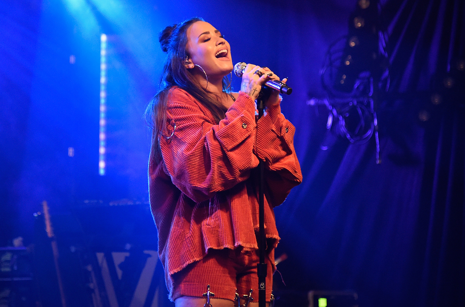 Demi Lovato cantó "Tell Me You Love Me" en versión acústica