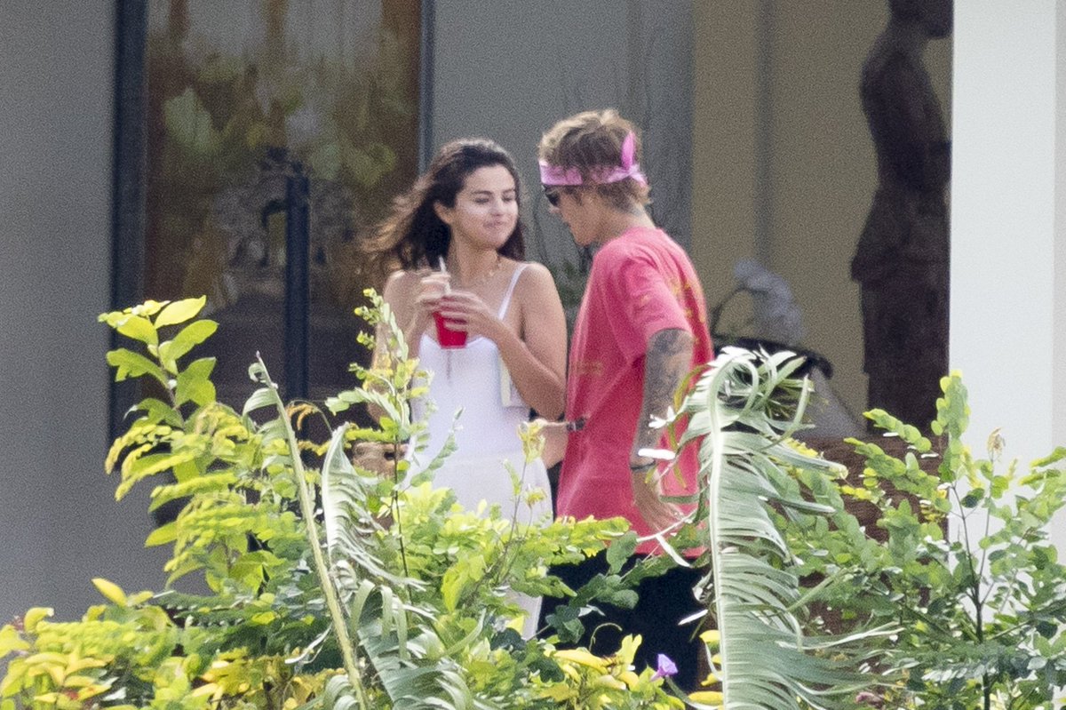 Justin Bieber y Selena Gomez oficializan su relación en Jamaica