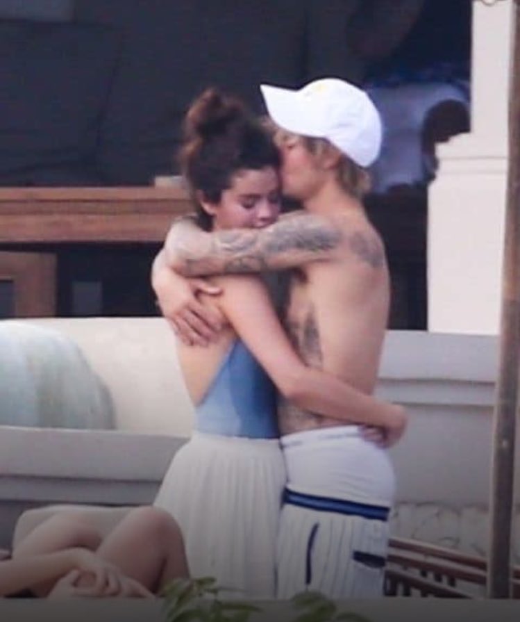 Justin Bieber y Selena Gomez oficializan su relación en Jamaica