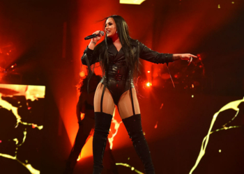 Demi Lovato ayudó a pareja gay a comprometerse en uno de sus conciertos