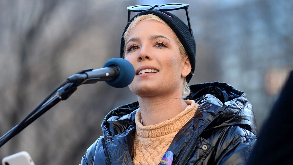 Halsey explicó cómo sobrevive con endometriosis