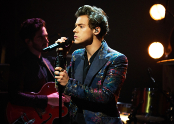 Harry Styles interpretó dos canciones inéditas en un concierto