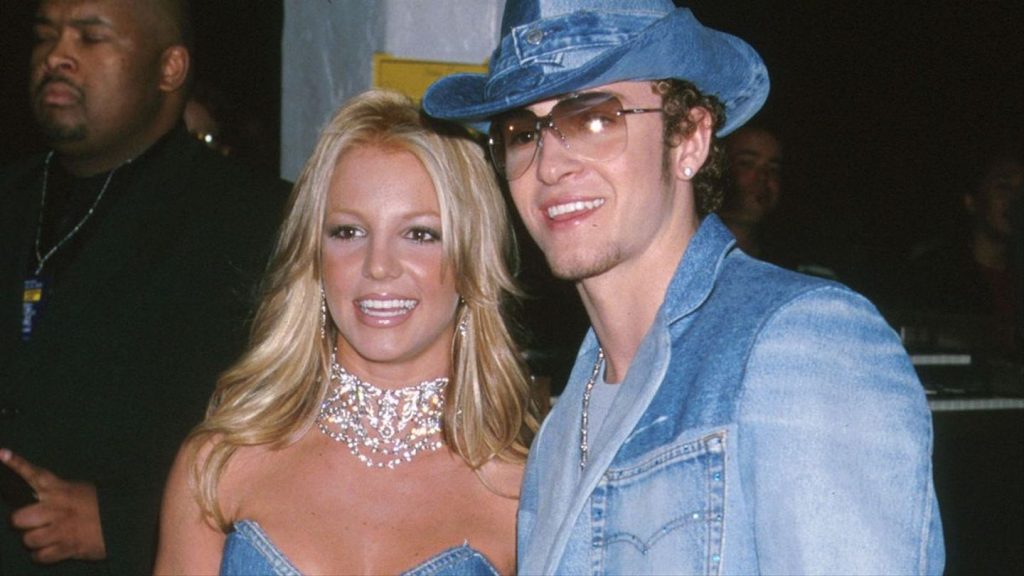 Britney Spears habla del icónico look de ella y Justin Timberlake en los AMAs 2001