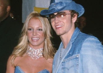 Britney Spears habla del icónico look de ella y Justin Timberlake en los AMAs 2001