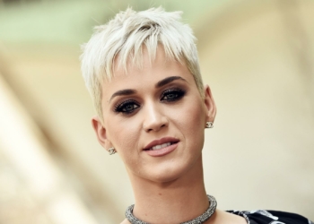 Captan en vídeo a Katy Perry regañando a su equipo