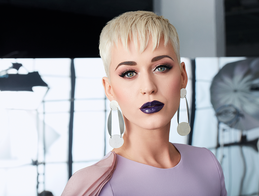 Captan en vídeo a Katy Perry regañando a su equipo