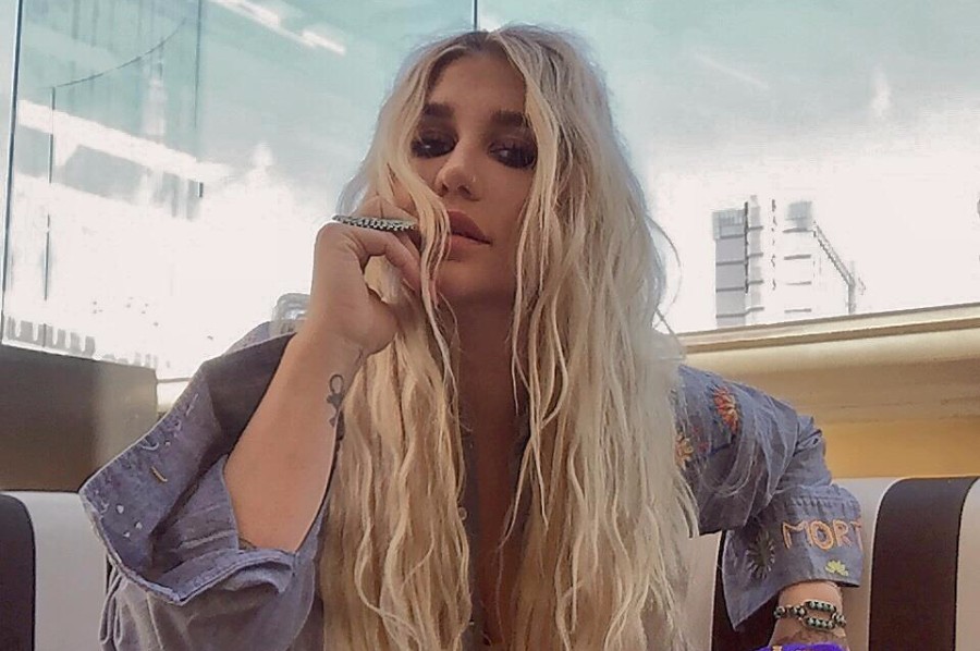Kesha lanzó el vídeo de “I Need a Woman To Love”, en apoyo a la comunidad LGBTQ