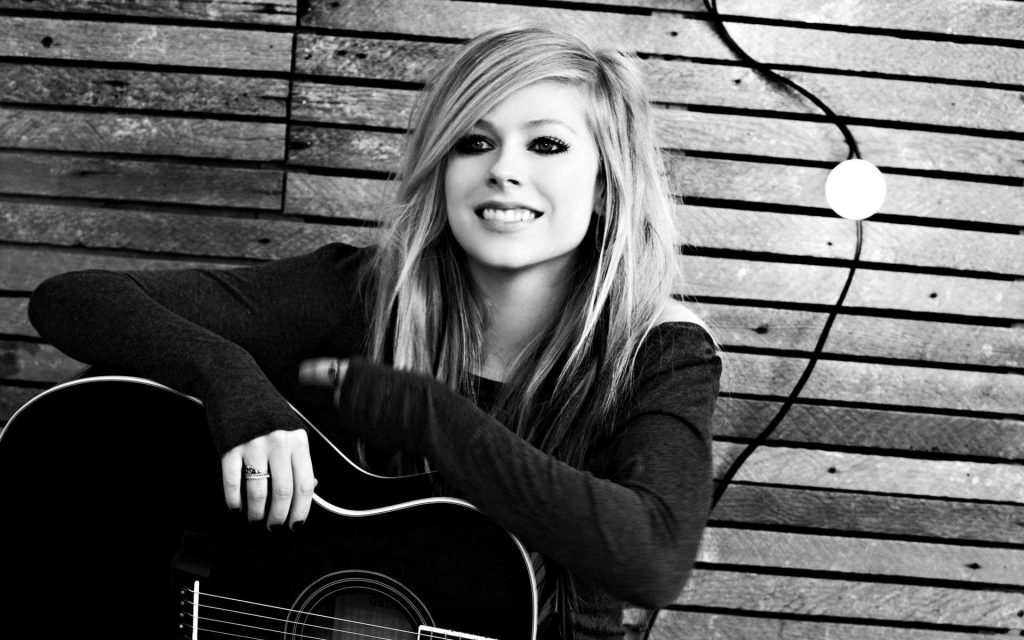 Avril Lavigne revela cuando terminará su nuevo álbum