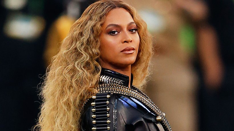 Beyoncé regresa al BB200 con tres álbumes a la vez