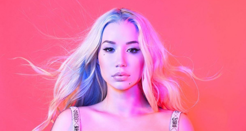 Iggy Azalea se queja porque sus fans no la apoyan